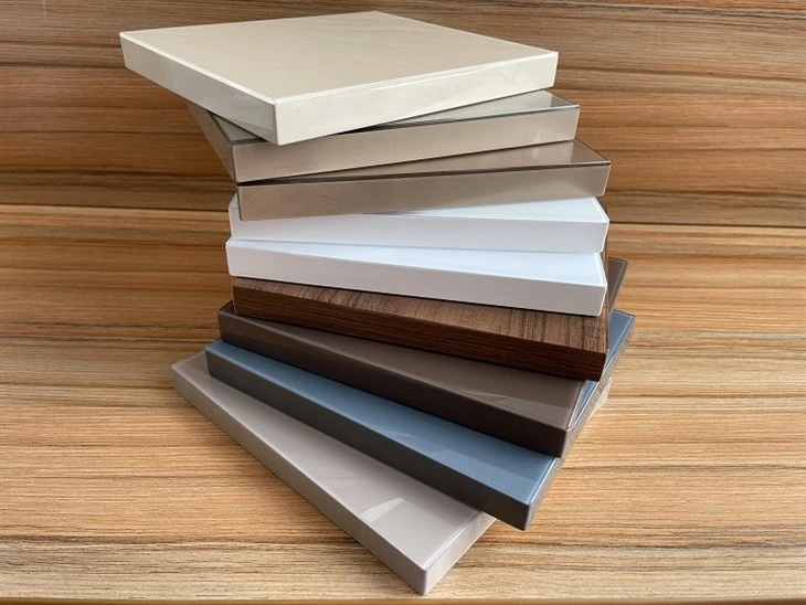 Rimless Gloss 2mm Glass Front Cabinet Door (3)